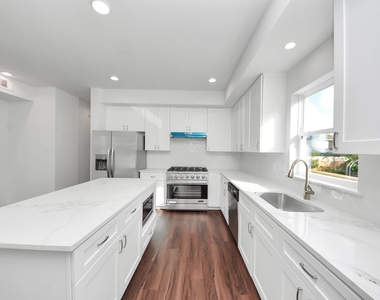 611 E 39th Street - Photo Thumbnail 12