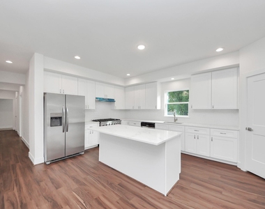 611 E 39th Street - Photo Thumbnail 5