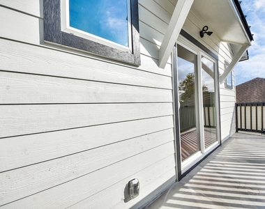 611 E 39th Street - Photo Thumbnail 27