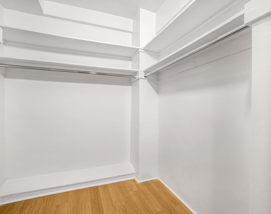 East 44th Street - Photo Thumbnail 7
