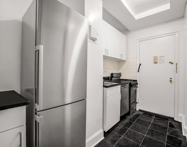 East 44th Street - Photo Thumbnail 5