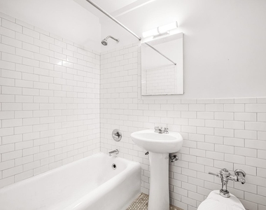 East 44th Street - Photo Thumbnail 8