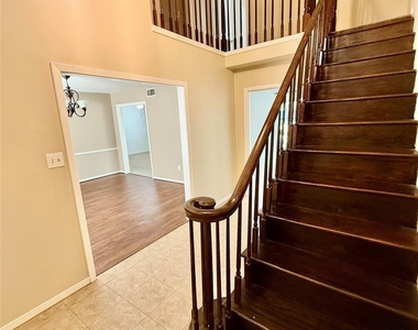 106 Longacre Drive - Photo Thumbnail 2