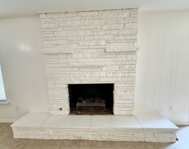 106 Longacre Drive - Photo Thumbnail 7