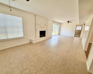 106 Longacre Drive - Photo Thumbnail 5