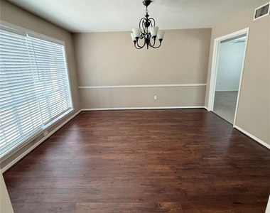 106 Longacre Drive - Photo Thumbnail 4