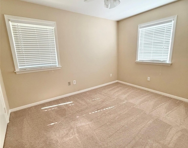 106 Longacre Drive - Photo Thumbnail 18