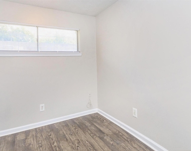 8271 Stone Street - Photo Thumbnail 4
