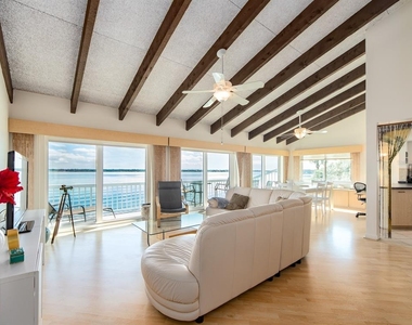 1401 Gulf Boulevard - Photo Thumbnail 2