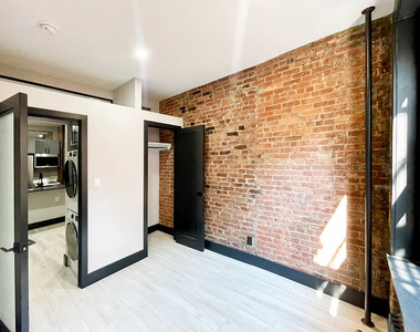 2154 2nd Avenue - Photo Thumbnail 3