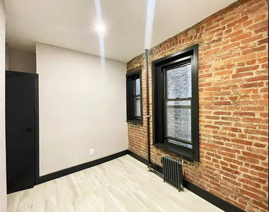 2154 2nd Avenue - Photo Thumbnail 4