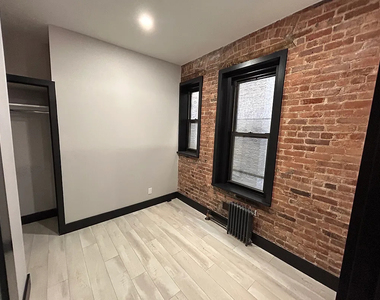 2154 2nd Avenue - Photo Thumbnail 2