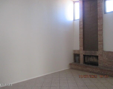 3558 E Glen Drive - Photo Thumbnail 1