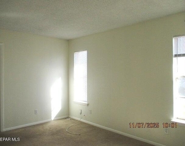 3558 E Glen Drive - Photo Thumbnail 8