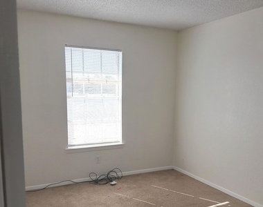 3558 E Glen Drive - Photo Thumbnail 6
