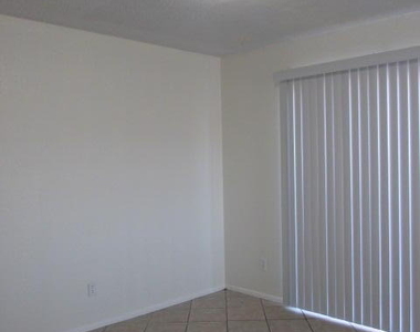 3558 E Glen Drive - Photo Thumbnail 4