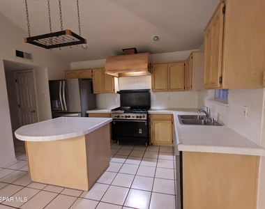 7417 Mission Viejo Drive - Photo Thumbnail 6