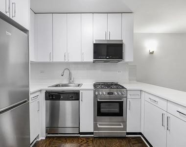 165 East 35th Street - Photo Thumbnail 2