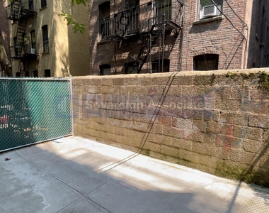 22 Saint Nicholas Place - Photo Thumbnail 7