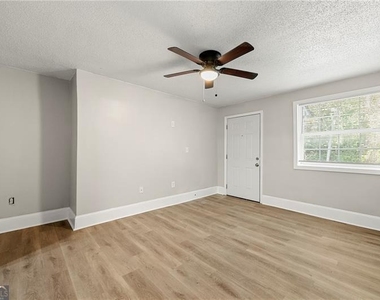 156 Fairfield Place Nw - Photo Thumbnail 4