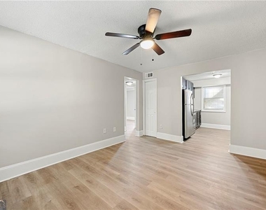 156 Fairfield Place Nw - Photo Thumbnail 2