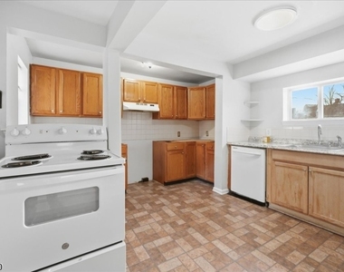 89 Main St - Photo Thumbnail 8
