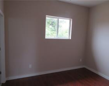 1944 Sheridan Street - Photo Thumbnail 18