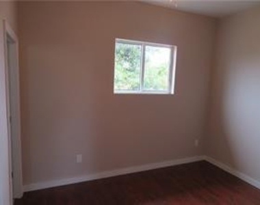 1944 Sheridan Street - Photo Thumbnail 17