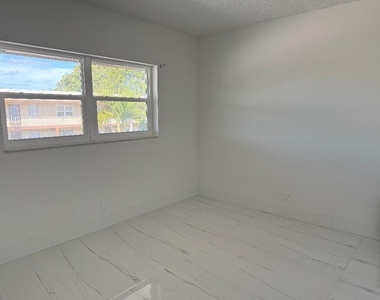 7600 Nw 4th Place - Photo Thumbnail 14
