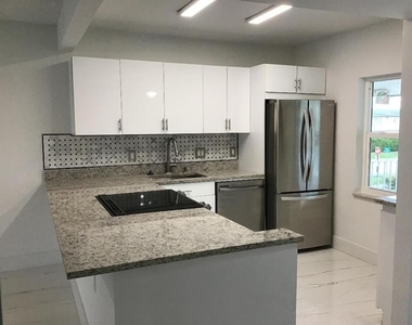 7600 Nw 4th Place - Photo Thumbnail 1