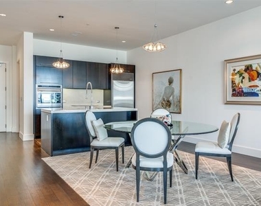 2200 Victory Avenue - Photo Thumbnail 5