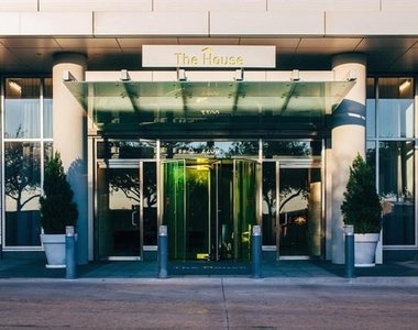 2200 Victory Avenue - Photo Thumbnail 25