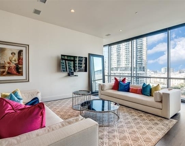 2200 Victory Avenue - Photo Thumbnail 2