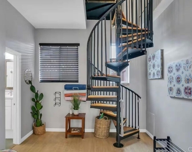 1145 Emerald St - Photo Thumbnail 8