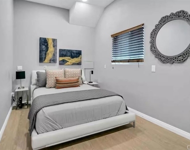 1145 Emerald St - Photo Thumbnail 9