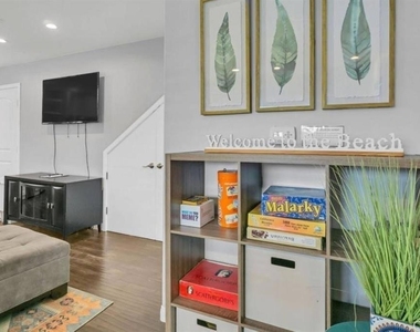 1145 Emerald St - Photo Thumbnail 6