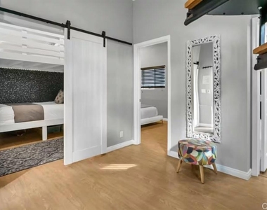 1145 Emerald St - Photo Thumbnail 11