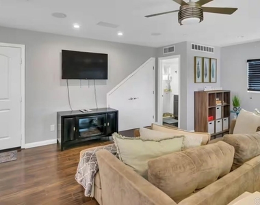 1145 Emerald St - Photo Thumbnail 5