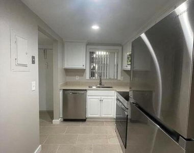 1638 Embassy Drive - Photo Thumbnail 2
