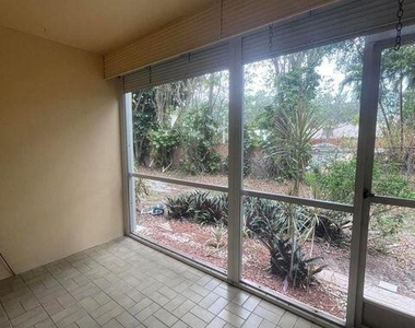1638 Embassy Drive - Photo Thumbnail 14