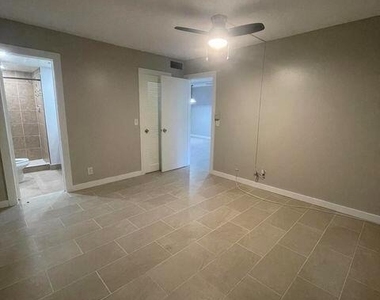 1638 Embassy Drive - Photo Thumbnail 6