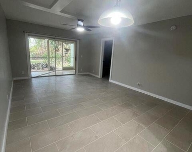 1638 Embassy Drive - Photo Thumbnail 4