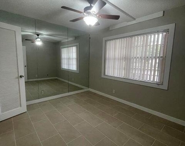1638 Embassy Drive - Photo Thumbnail 9