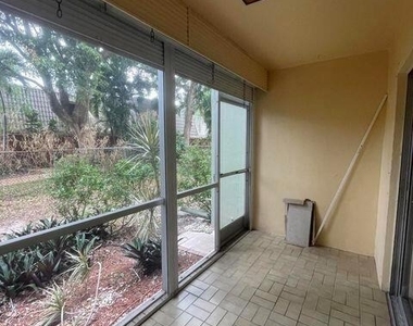 1638 Embassy Drive - Photo Thumbnail 15