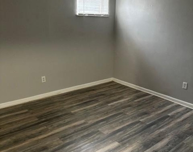 27 E Main Street - Photo Thumbnail 4