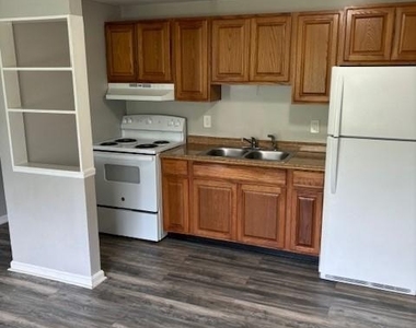 27 E Main Street - Photo Thumbnail 2