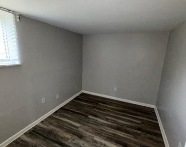 27 E Main Street - Photo Thumbnail 3