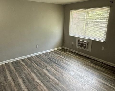 27 E Main Street - Photo Thumbnail 1