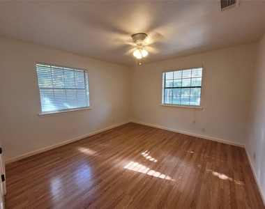 306 E Anderson Ave - Photo Thumbnail 11