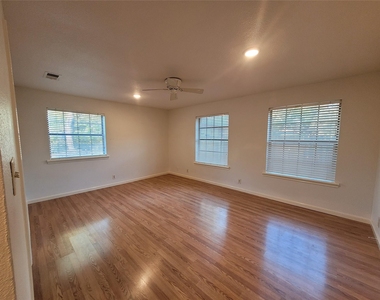 306 E Anderson Ave - Photo Thumbnail 4